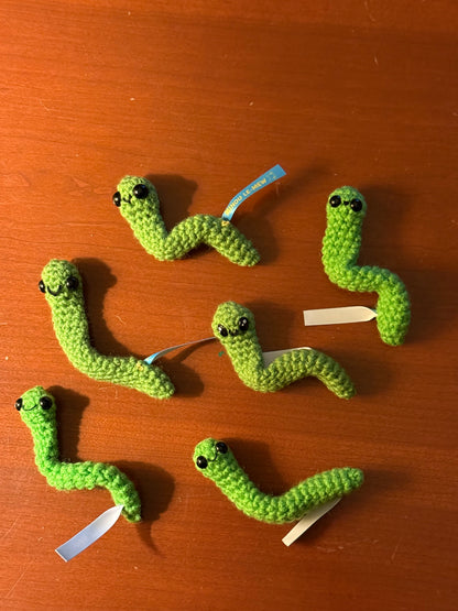 noodle - chunkle puff cat toy - inchworm